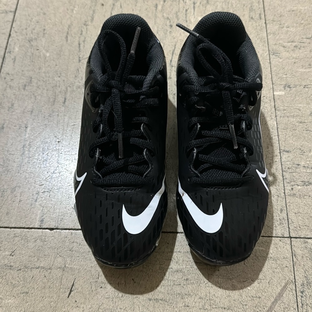 Kids softball cleats